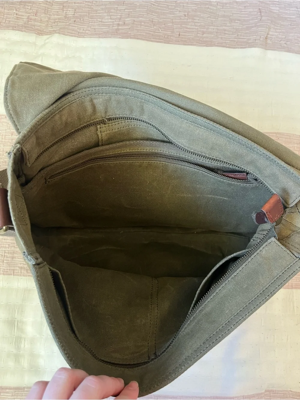 Y2K 2000s Lucky Brand Camo Green Messenger Bag Zip Closure Adjustable Strap